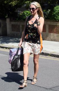 Denise Van Outen feet photo thumbnail