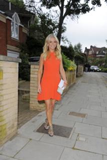 Denise Van Outen feet photo thumbnail