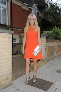 Denise Van Outen feet photo thumbnail