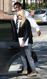 Denise Van Outen feet photo thumbnail