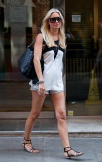 Denise Van Outen feet photo thumbnail