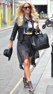Denise Van Outen feet photo thumbnail