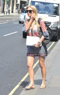 Denise Van Outen feet photo thumbnail