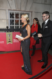 Denise Van Outen feet photo thumbnail