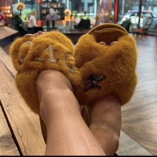 Denise Van Outen feet photo thumbnail