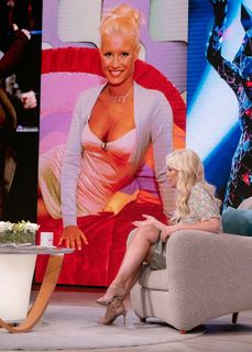 Denise Van Outen feet photo thumbnail