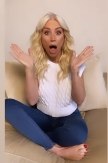 Denise Van Outen feet photo thumbnail