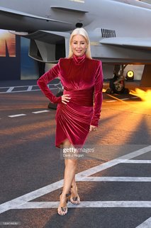 Denise Van Outen feet photo thumbnail