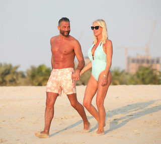 Denise Van Outen feet photo thumbnail