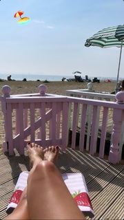 Denise Van Outen feet photo thumbnail