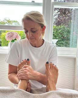 Denise Van Outen feet photo thumbnail