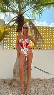 Denise Van Outen feet photo thumbnail