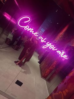 Denise Van Outen feet photo thumbnail