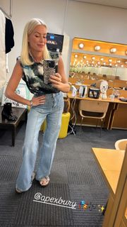 Denise Van Outen feet photo 6