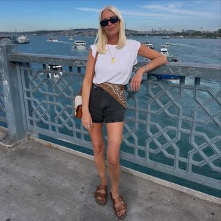 Denise Van Outen feet photo 15