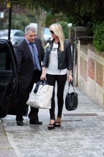Denise Van Outen feet photo thumbnail