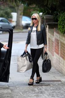 Denise Van Outen feet photo thumbnail