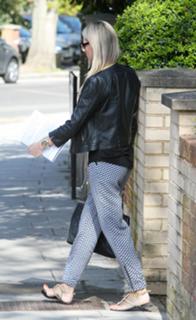 Denise Van Outen feet photo thumbnail