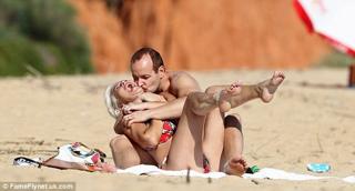 Denise Welch feet photo 15