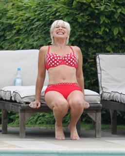 Denise Welch feet photo 2