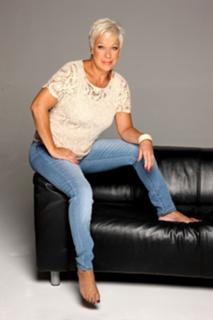 Denise Welch feet photo 19