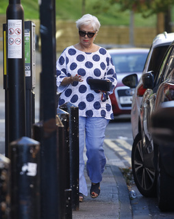 Denise Welch feet photo 1