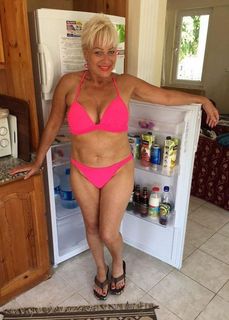 Denise Welch feet photo 16