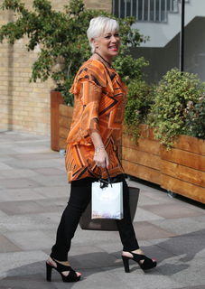 Denise Welch feet photo 10