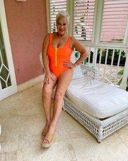 Denise Welch feet photo 14