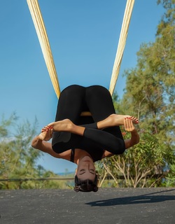 Deniz Akkaya feet photo 20