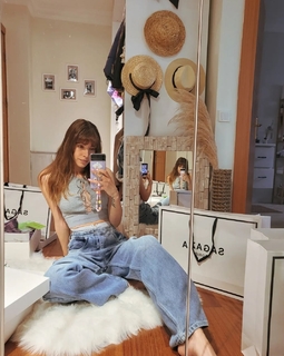 Deniz Baysal feet photo thumbnail