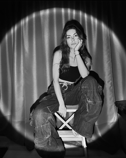 Deniz Baysal feet photo thumbnail