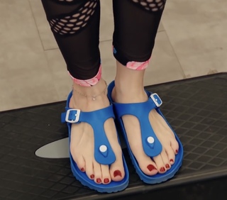 Deniz Cengiz feet photo 3