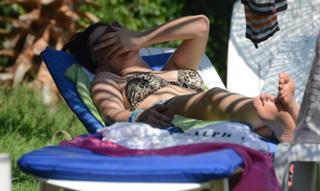 Deniz Çakir feet photo thumbnail