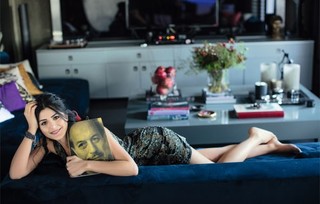 Deniz Çakir feet photo thumbnail