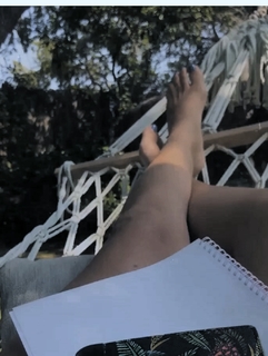 Deniz Çakir feet photo thumbnail