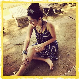 Deniz Çakir feet photo thumbnail