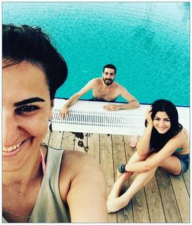 Deniz Çakir feet photo thumbnail