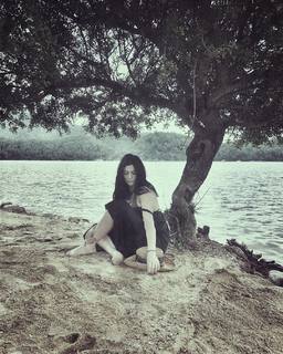 Deniz Çakir feet photo thumbnail