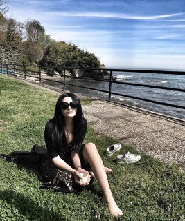 Deniz Çakir feet photo thumbnail