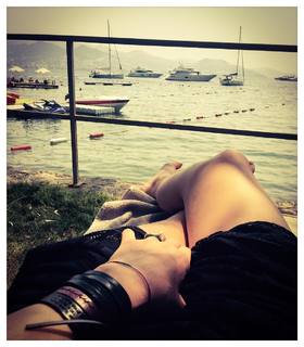 Deniz Çakir feet photo thumbnail
