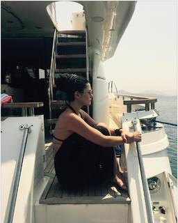 Deniz Çakir feet photo thumbnail