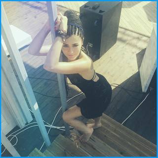 Deniz Çakir feet photo thumbnail