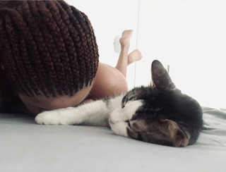 Deniz Çakir feet photo thumbnail