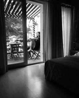 Deniz Çakir feet photo thumbnail