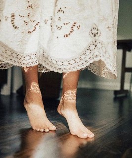 Deniz Çakir feet photo thumbnail