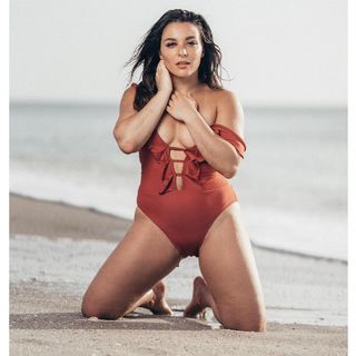 Deonna Purrazzo feet photo thumbnail