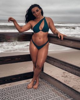Deonna Purrazzo feet photo thumbnail