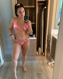 Deonna Purrazzo feet photo thumbnail