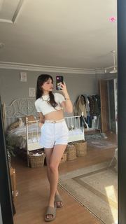 Derya Pinar Ak feet photo thumbnail